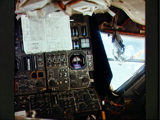 阿波罗11号指令舱的内部