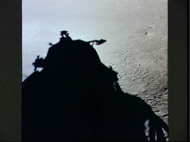阿波罗11号登月舱在月面的影子