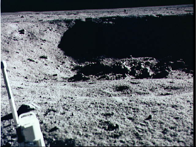 阿波罗11号着陆点附近的一个环行山