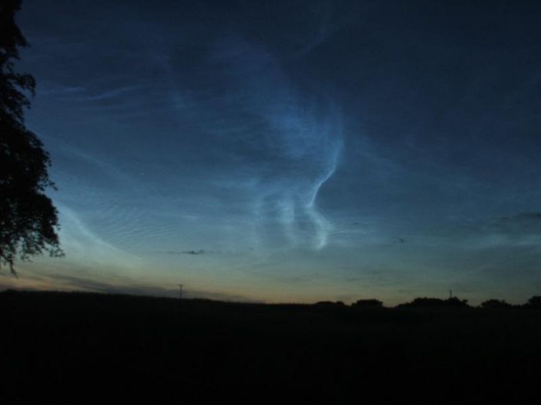苏格兰爱好者Lethenty拍摄的夜光云
