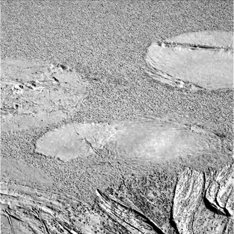 机遇号的安全气囊在火星表面留下的痕迹——“机遇号”传回的首批照片之一